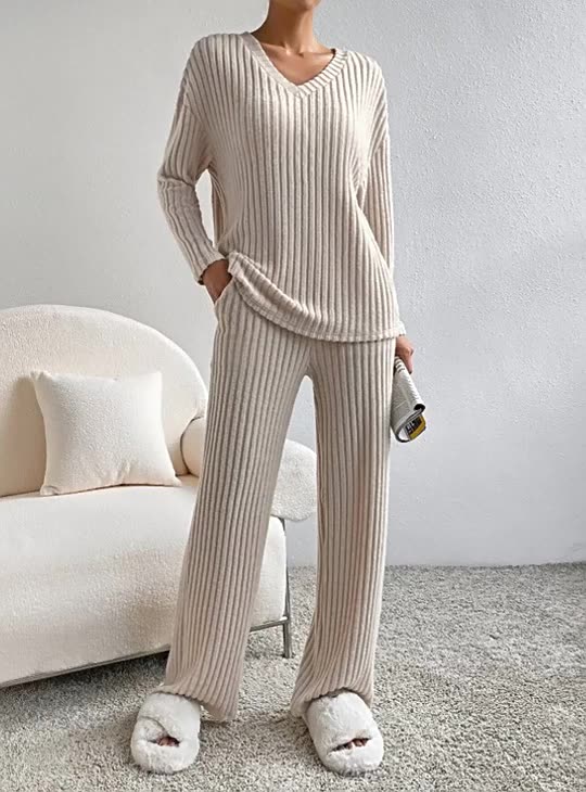 ALINA | ELEGANT KNITTED TWO-PIECE SET